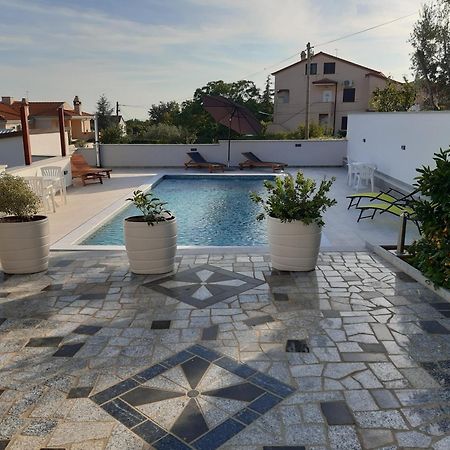 Apartments Ivana With The Pool Rovinjsko Selo Extérieur photo