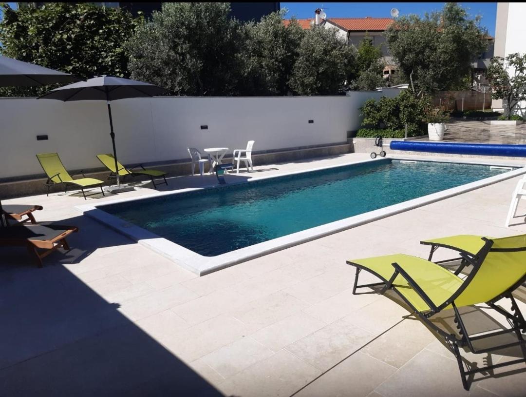 Apartments Ivana With The Pool Rovinjsko Selo Extérieur photo